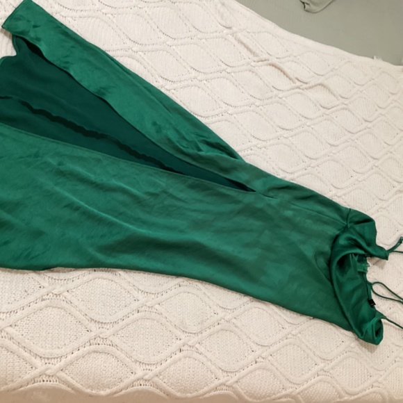 Green satin dress with high thigh slit - Picture 5 of 5